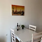 Apartament Brand New With Outdoor Swimming Pool Warna