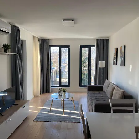 Modern With Outdoor Swimming Pool Appartement