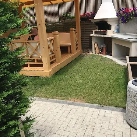 Brand New With Outdoor Swimming Pool וארנה