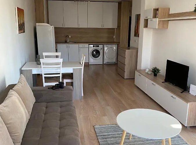 Brand New With Outdoor Swimming Pool דירה